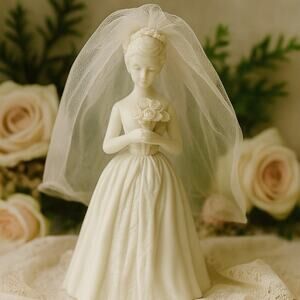 Vintage Porcelain Bride 8 1/2”Figurine Wedding Dress Veil Ross Imports Cake Top